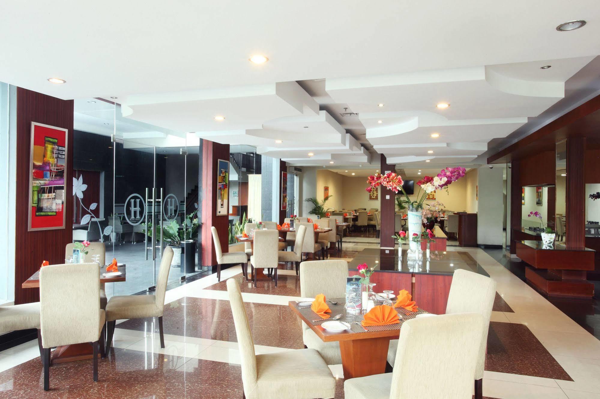 Grand Hatika Hotel Танджунґпандан Екстер'єр фото