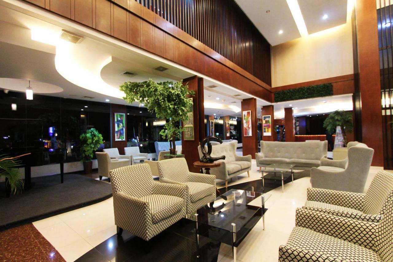 Grand Hatika Hotel Танджунґпандан Екстер'єр фото
