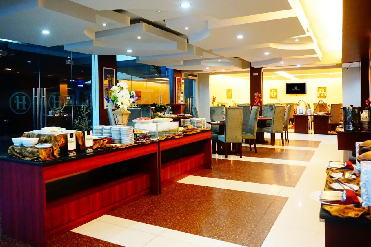 Grand Hatika Hotel Танджунґпандан Екстер'єр фото